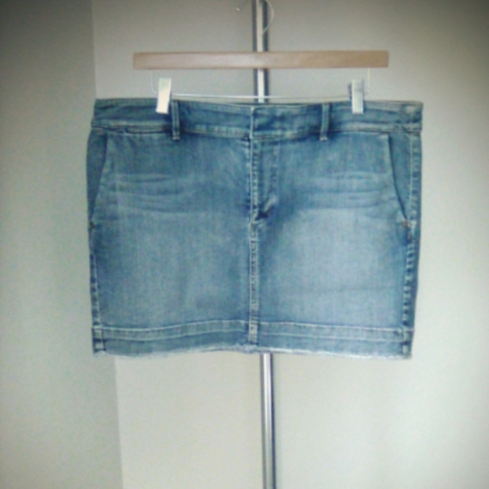 ANN TAYLOR LOFT Blue Denim Frayed Hem Mini Skirt 31/12